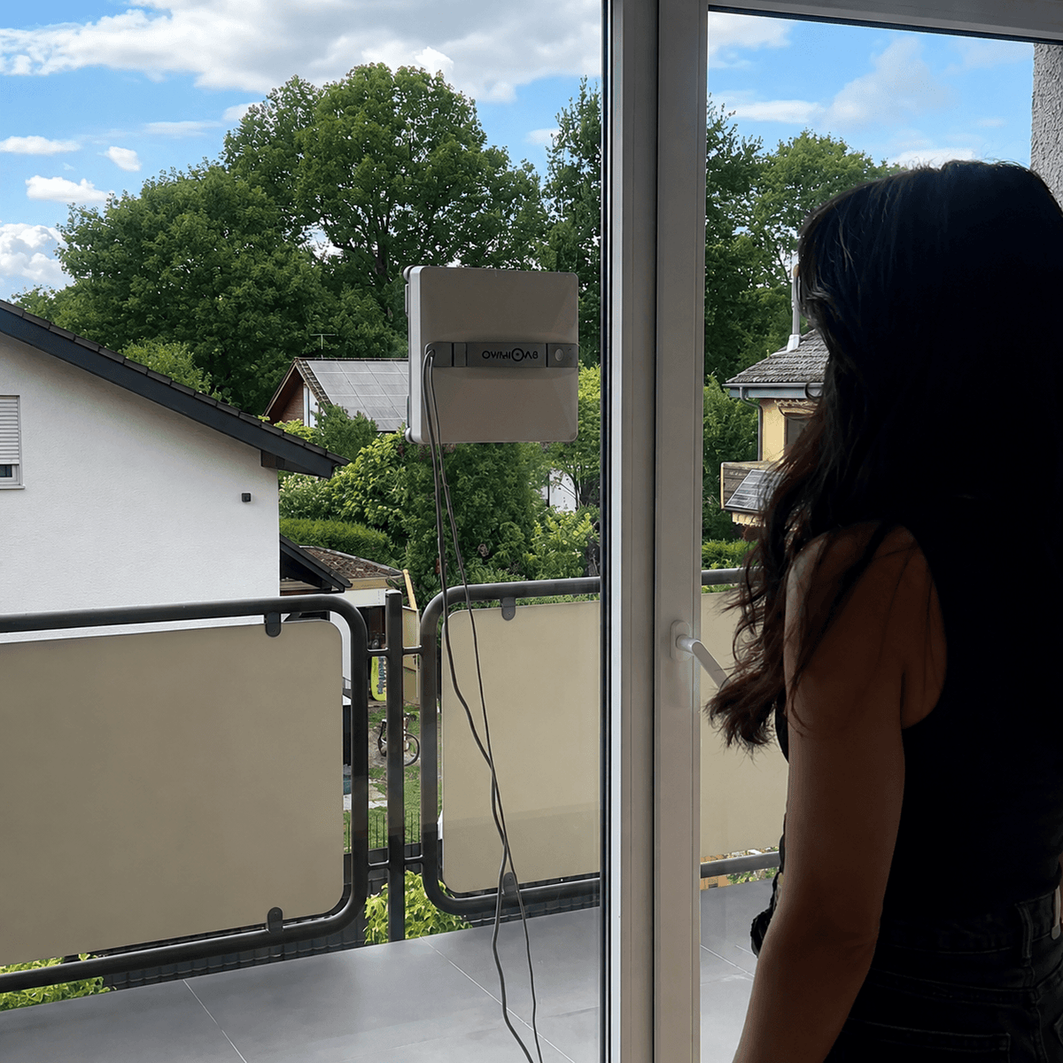 Aus der Ad – der Roboter übernimmt die Fensterfront